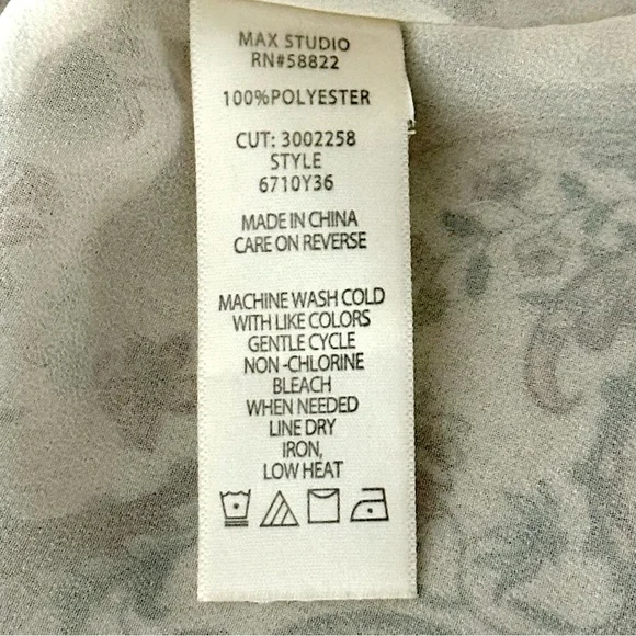 EUC! MAX STUDIO FLOWERED SLEEVELESS BLOUSE - Picture 10 of 11